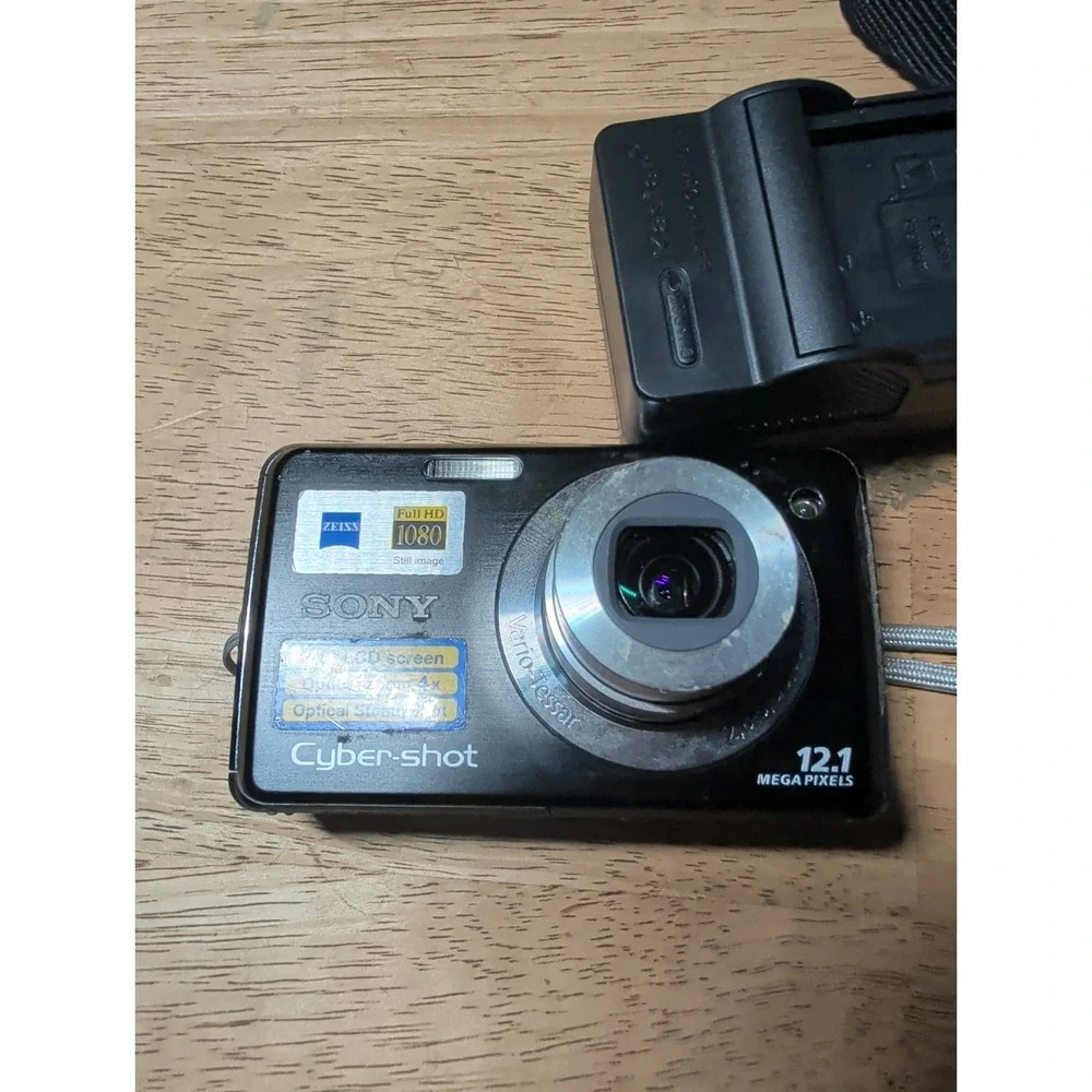 Sony Cyber-shot DSC-W230 12.1MP Digital Camera 2GB New Bat & Charger Icon Case